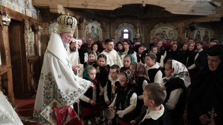 În această duminică: PS Părinte Iustin a săvârșit Sfânta Liturghie la Mănăstirea Bârsana (FOTO)