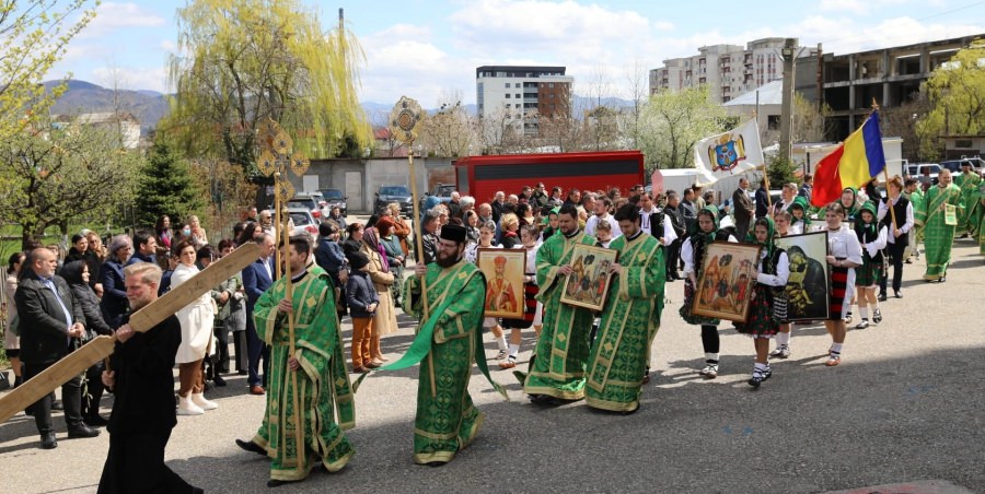 Praznicul Floriilor la Catedrala Episcopală din Baia Mare (FOTO)