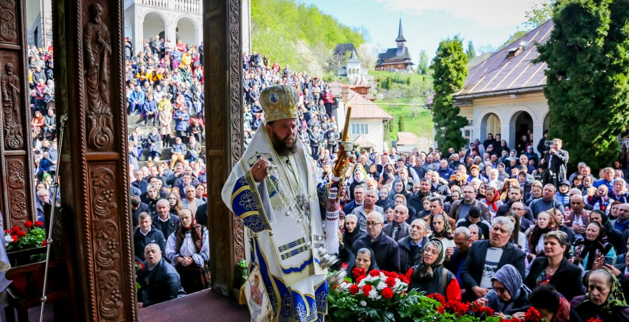 Sărbătoare: A fost hramul mic al Mănăstirii Rohia; PS Timotei Sătmăreanul s-a aflat în mijlocul credincioșilor (FOTO)