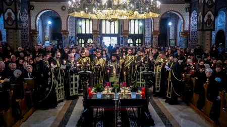 PS Timotei Sătmăreanul a săvârșit Slujba Deniei Prohodului Domnului la Catedrala din Satu Mare