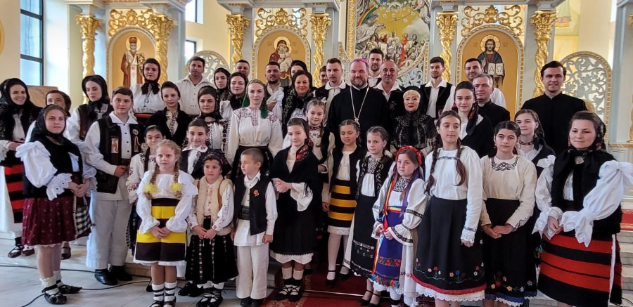 În Baia Mare a avut loc ediția a II-a a concertului pascal de pricesne și muzică religioasă „La Umbra Crucii Tale” (FOTO)