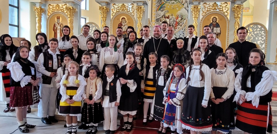 În Baia Mare a avut loc ediția a II-a a concertului pascal de pricesne și muzică religioasă „La Umbra Crucii Tale” (FOTO)