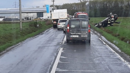 Nou eveniment de circulație: Pe centura municipiului Baia Mare impact auto! 2 mașini implicate! O copilă în vârstă de 7 ani a ajuns la UPU!