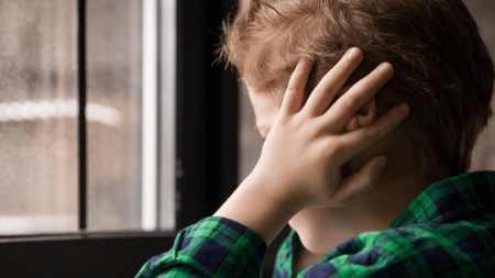 Ziua Internațională de Conștientizare a Autismului: „Suntem ca în Vestul Sălbatic la capitolul terapie pentru copiii cu autism”, este semnalul de alarmă tras de un părinte din Baia Mare