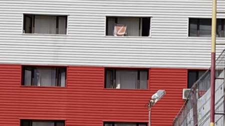 Situație de tot râsul: În țara noastră într-un cămin ar fi apărut semnul vestit al armatei rusești: Z. Poliția, solicitată repede! Dar iată ce era cu adevărat!