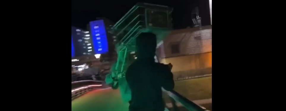 Teribilism la cote considerabile: Doi tineri băimăreni s-au distrat aruncând în râul Săsar căruciorul de la supermarketul din apropiere. Anunț al polițiștilor!