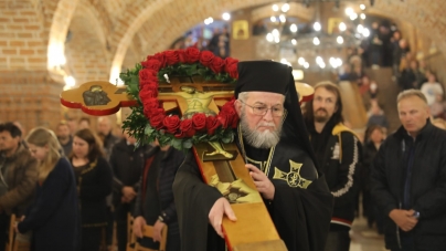 Săptămâna Mare: PS Iustin a oficiat Denia celor 12 Evanghelii, la Catedrala Episcopală „Sfânta Treime”, Baia Mare! PS Timotei, la Mănăstirea Bixad!