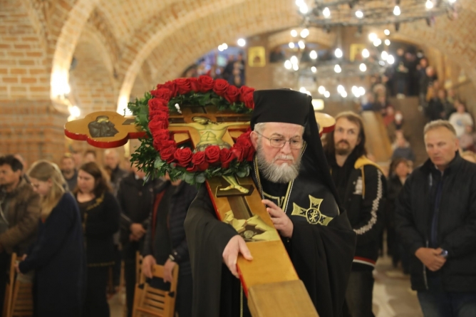 Săptămâna Mare: PS Iustin a oficiat Denia celor 12 Evanghelii, la Catedrala Episcopală „Sfânta Treime”, Baia Mare! PS Timotei, la Mănăstirea Bixad!