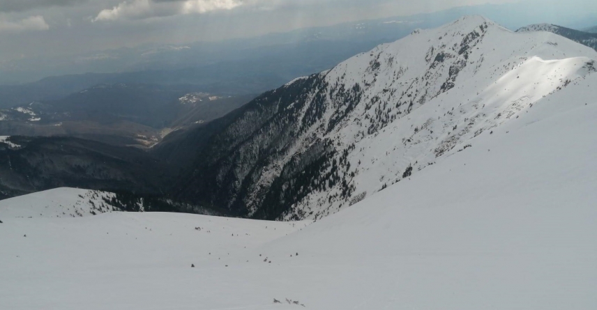 Intervenție complicată la frontiera nordică a Maramureșului: Filmul acțiunii de astăzi în sistem integrat, pe Vârful Pop Ivan! S-a recuperat corpul bărbatului!