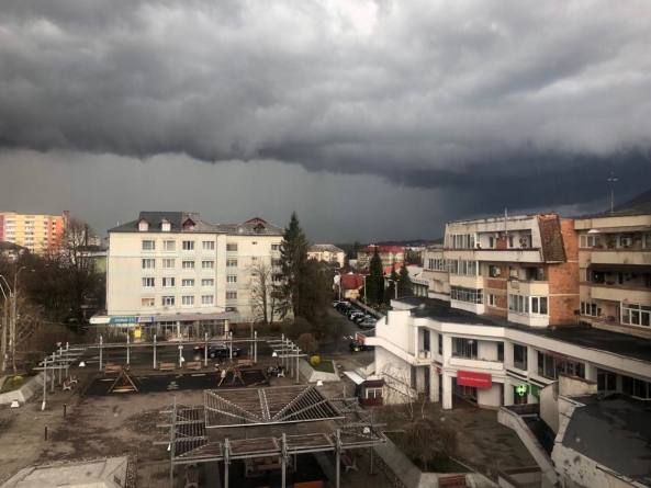 Anunțuri emise de specialiști: Avem în Maramureș atenționare meteorologică dar și hidrologică valabilă aproape 22 ore. Furtuni și inundații locale!