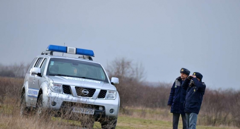 La frontiera de nord: Aproximativ 14.000 de pachete cu țigări și un autoturism au fost confiscate