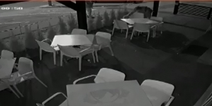 S-a întâmplat în oraș: În Baia Mare doi tineri fără scaune la cap și-au achiziționat două de la o terasă din municipiu! Ce solicită în prezent administratorul!