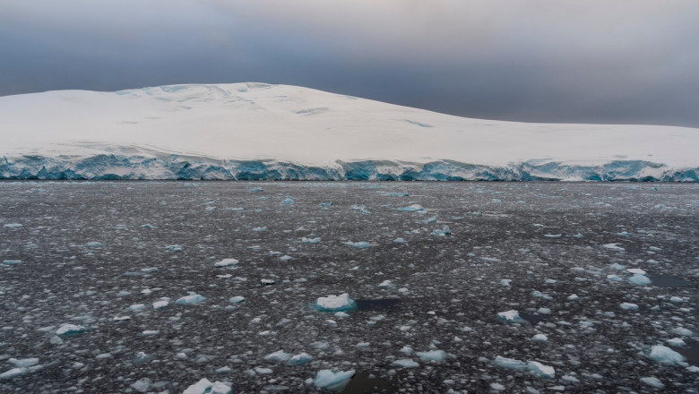 Suprafaţa acoperită de gheaţă în Antarctica a ajuns la cel mai scăzut nivel din istoria măsurătorilor