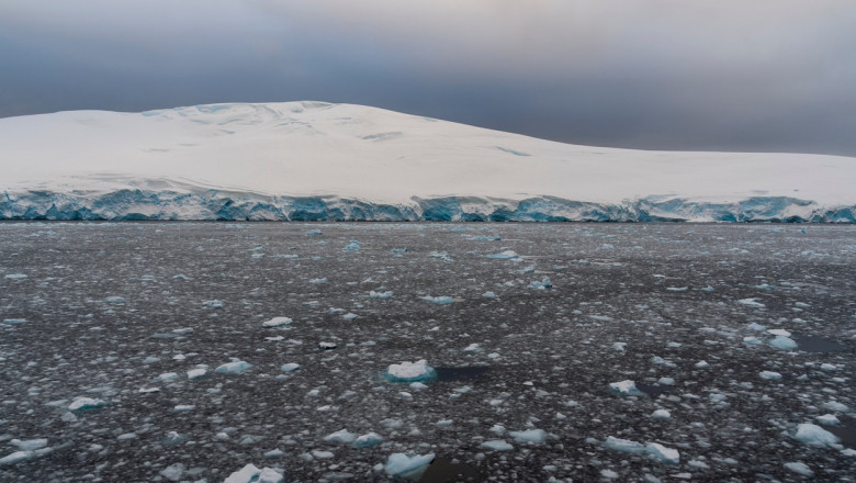 Suprafaţa acoperită de gheaţă în Antarctica a ajuns la cel mai scăzut nivel din istoria măsurătorilor
