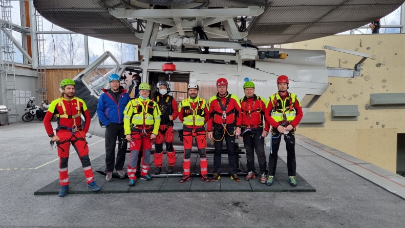 Salvamont la mare înălțime: Doi salvatori maramureșeni au participat la stagiu de specializare profesională pentru operațiuni aero în Germania! Iată cine sunt!