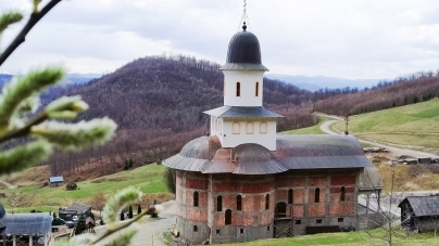 Episcopia Maramureșului și Sătmarului vine cu clarificări privind cazul de la Mănăstirea Petrova, în care starețul este acuzat că a agresat sexual o ucraineană