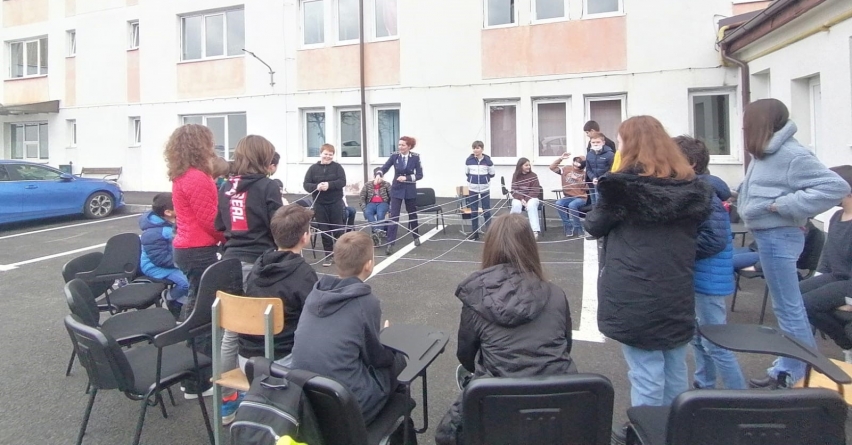 Preșcolari și elevi din Sighet, Satulung, Pribilești și Baia Mare, la discuții cu polițiștii; Ce au aflat