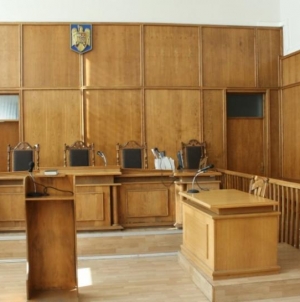 Grefierii din cadrul Tribunalului Maramureș au inițiat azi un protest spontan