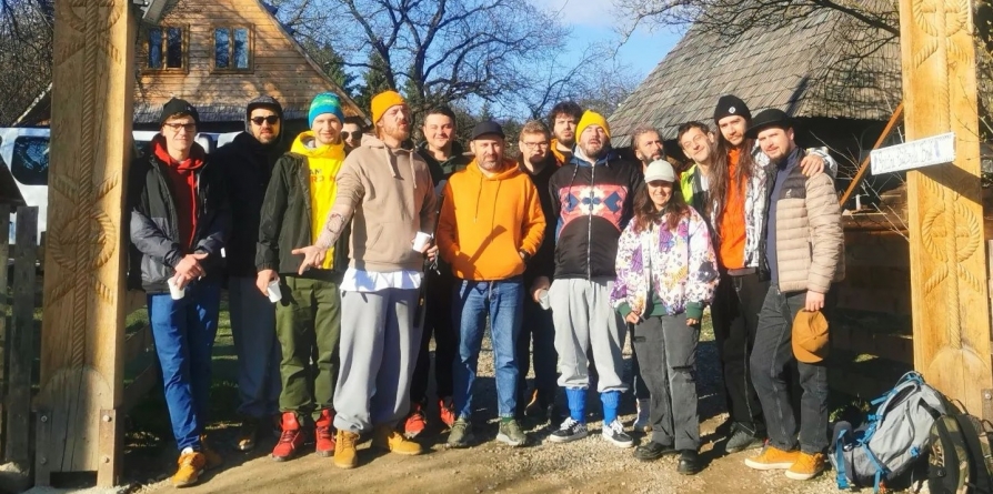 În Breb, momente încântătoare: În satul maramureșean act artistic filmat chiar în duminica specială a Floriilor. Trupa Subcarpați și Grupul Iza, protagoniștii!