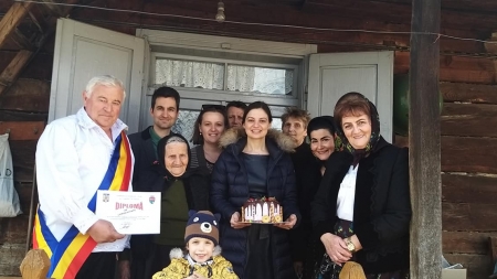 Un secol de viață: În inima Maramureșului o sărbătoare de suflet cu toată familia împreună! Ileana Mihalca din Petrova a împlinit fericită 101 de ani de viață!