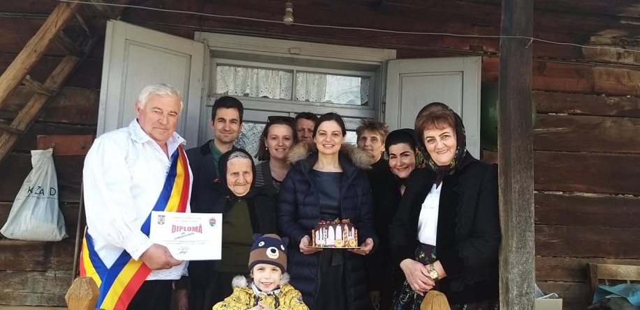Un secol de viață: În inima Maramureșului o sărbătoare de suflet cu toată familia împreună! Ileana Mihalca din Petrova a împlinit fericită 101 de ani de viață!