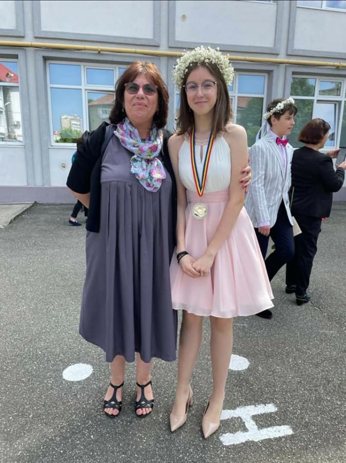 Lucacista Mihaela Sofia Chende, premiul I la Concursul Național „Chimia, Arta între Stiințe”