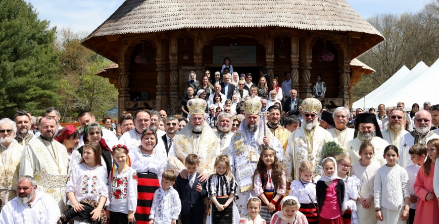 Biserica de lemn în stil maramureșean din New Jersey a fost sfințită (FOTO)