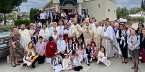 În această duminică: PS Iustin a liturghisit la biserica cu hramul „Înălțarea Sfintei Cruci” din San Jose, California
