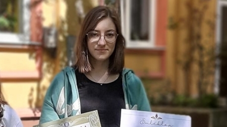 O elevă de la Școala „Nicoale Iorga” Baia Mare a obținut premiul I la Olimpiada de Limba și Literatura Maghiară și calificare la faza internațională
