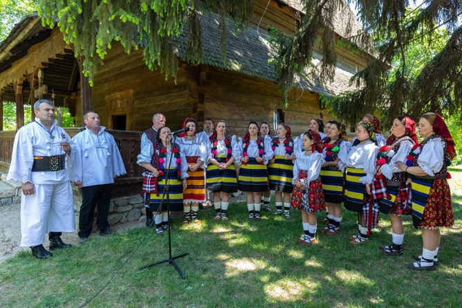 Biserica de lemn din Dragomirești, aflată la Muzeul Satului „Dimitrie Gusti” din București, împlinește anul acesta 300 de ani de existență (FOTO)