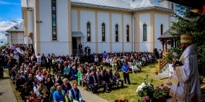 Eveniment important în Gârdani: PS Timotei Sătmăreanul a târnosit biserica și a binecuvântat capela mortuară