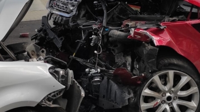 Accident rutier grav în Vișeu de Jos; Două mașini s-au lovit frontal, ambii șoferi fiind răniți (FOTO și VIDEO)