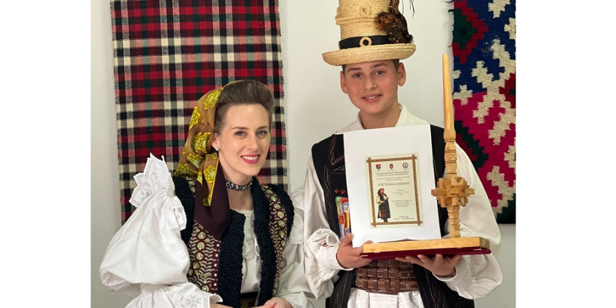 Tânărul Paul Marincaș a câștigat Marele Premiu al Festivalului Concurs de Interpretare Vocală a Cântecului Popular „Victoria Darvai” din Dragomirești (FOTO)
