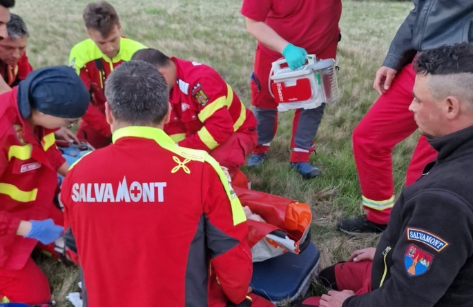 Intervenție Salvamont: Un copil de 12 ani s-a accidentat grav după ce a căzut cu bicicleta pe un deal