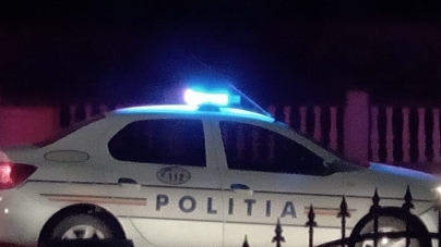 Azi-noapte, în Borșa: Un tânăr fără permis s-a răsturnat cu mașina pe plafon; Ce pagube materiale a mai produs
