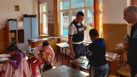 Pentru binele copiilor noștri: Avem în Maramureș strânsă colaborare între poliție și cadrele didactice care are ca țel prevenirea faptelor antisociale școlare!