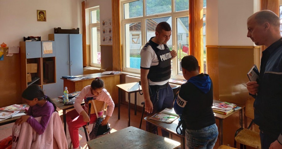 Pentru binele copiilor noștri: Avem în Maramureș strânsă colaborare între poliție și cadrele didactice care are ca țel prevenirea faptelor antisociale școlare!