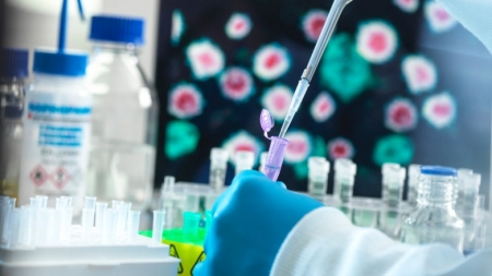 Diagnosticul de variola maimuței din Grecia se infirmă. Românul din Marea Britanie ar avea, de fapt, varicelă