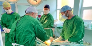 Intervenție chirurgicală mai specială: La Spitalul Județean Baia Mare s-a marcat o nouă premieră! E vorba despre o artroplastie de genunchi, cu proteze totale!