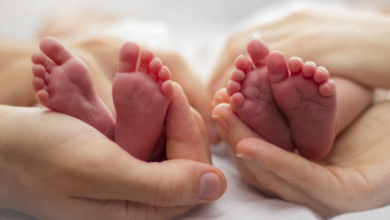 Realitatea din țara noastră: Avem în Maramureș 84 tinere care au dat naștere copiilor lor, minore fiind! Ce măsuri au luat autoritățile ca sprijin!