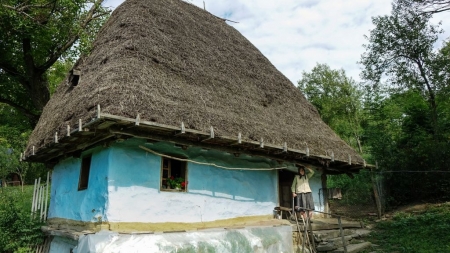 Tanti Iulica, bătrâna monument din Răstoci, a trecut la cele veșnice; Căsuța ei tradițională are 150 de ani