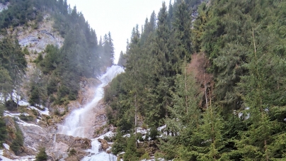 Frumusețile de la noi: E în aria montană maramureșeană foarte aproape de orașul Borșa un loc turistic superb! Care este povestea care ar fi și numit minunăția!