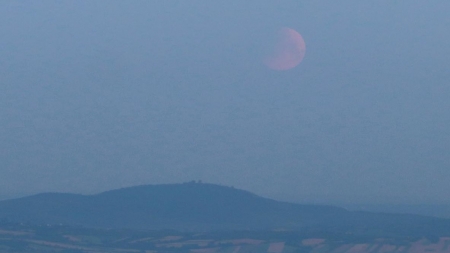 Eclipsa parțială de Lună, vizibilă din Maramureș!