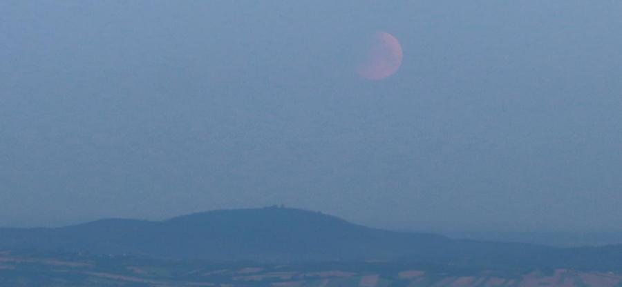 Eclipsa parțială de Lună, vizibilă din Maramureș!