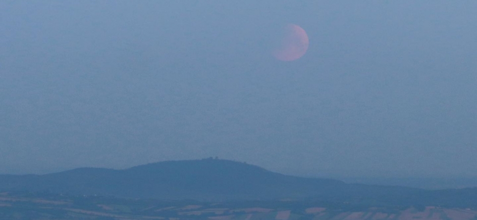Eclipsa parțială de Lună, vizibilă din Maramureș!
