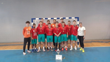 Avem mulți copii talentați: Băieții din echipa Colegiului Tehnic Anghel Saligny din Baia Mare sunt vicecampioni la handbal masculin, în etapa națională a ONSȘ!