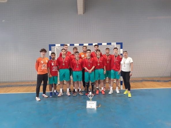 Avem mulți copii talentați: Băieții din echipa Colegiului Tehnic Anghel Saligny din Baia Mare sunt vicecampioni la handbal masculin, în etapa națională a ONSȘ!