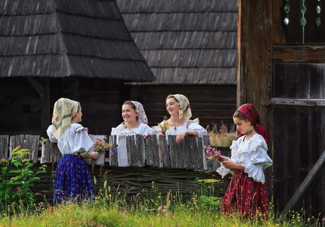 Gânduri de Ziua Naţională a Portului Tradiţional: „Când îmbrac costumul popular simt că-mi port strămoșii, rădăcinile, nu este sentiment mai frumos”