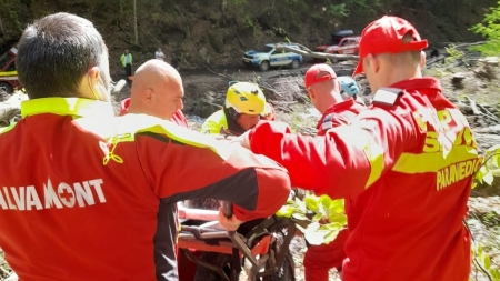 O nouă alertă Salvamont: În județul Maramureș un tânăr a primit ajutorul salvatorilor montani!A suferit un accident la muncă în aria cantonului Stedea-Izvoare!