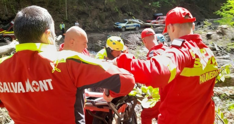 O nouă alertă Salvamont: În județul Maramureș un tânăr a primit ajutorul salvatorilor montani!A suferit un accident la muncă în aria cantonului Stedea-Izvoare!